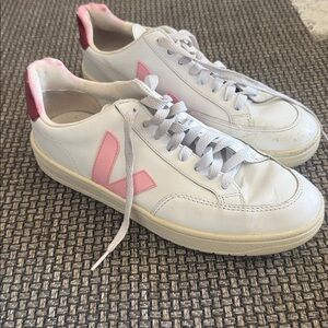 Veja V-12 women’s pink and red leather fashion sneakers size 9